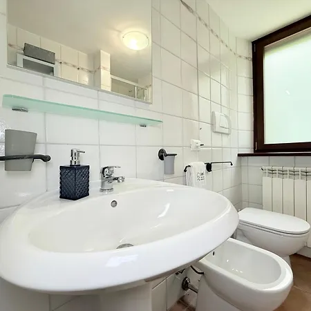 N318 - Numana, Comodo Bilocale Con Posto Auto Riservato Apartament